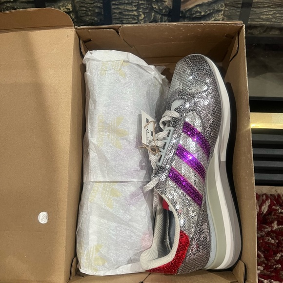 Adidas women’s glitter sneakers, silver multicolor , size 6 - Picture 8 of 8